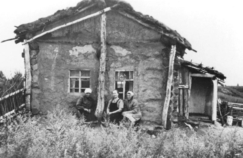 File:2_431_Küüditatute elamu Dudinka küla Siberi.jpg